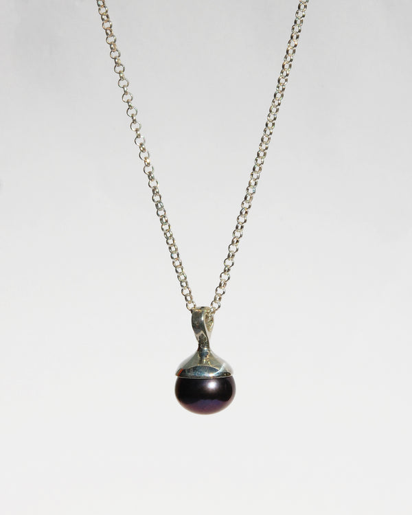 Una Necklace with Black Pearl