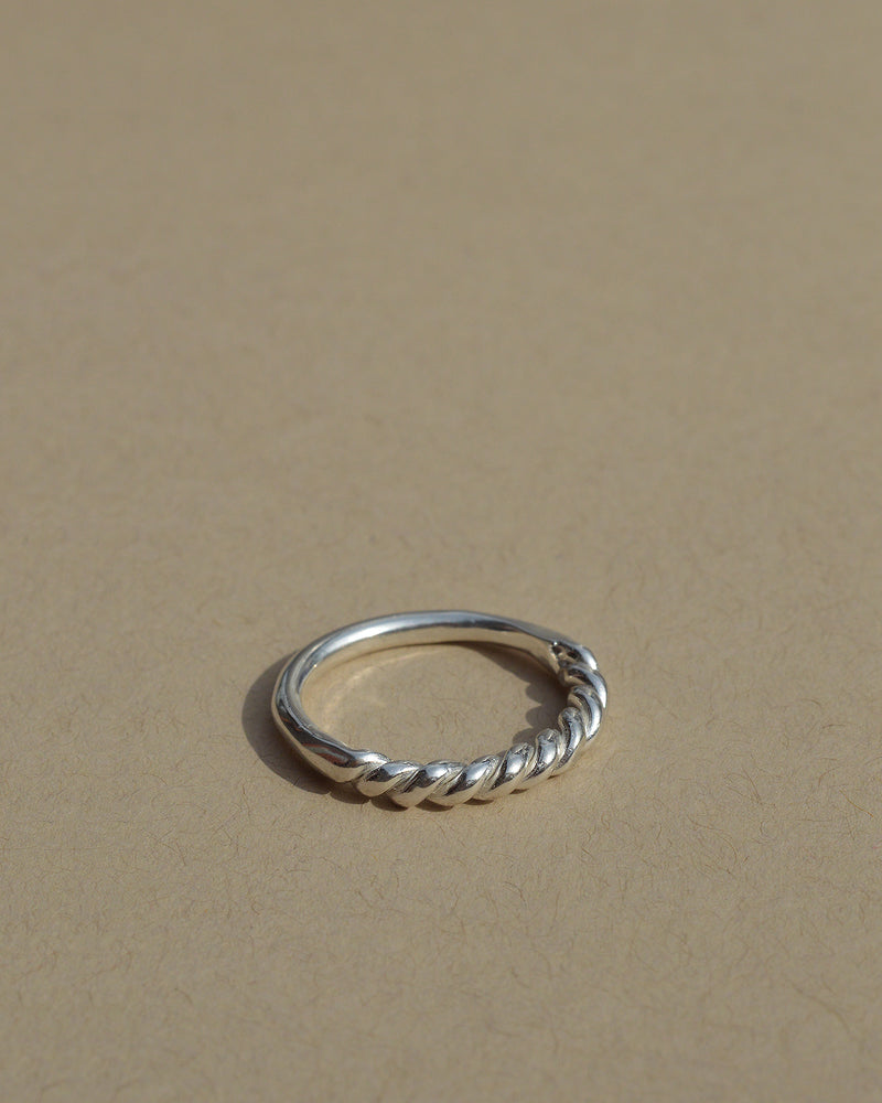 Twist Ring