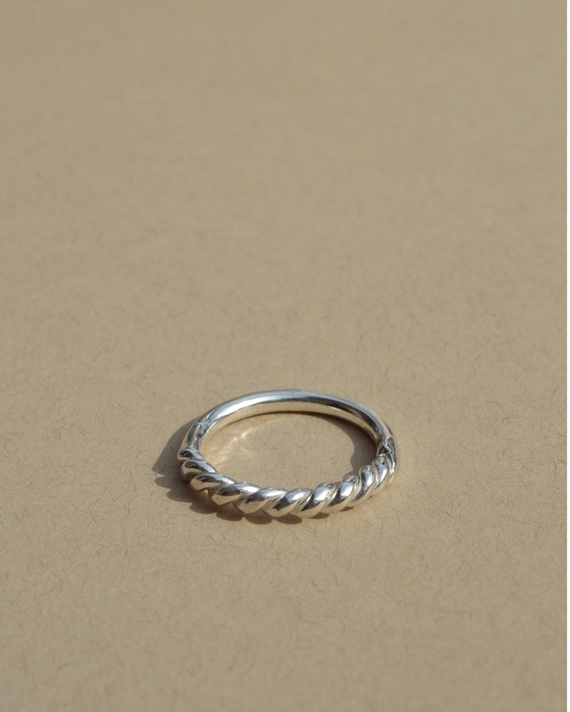 Twist Ring