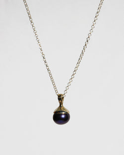 Una Necklace with Black Pearl