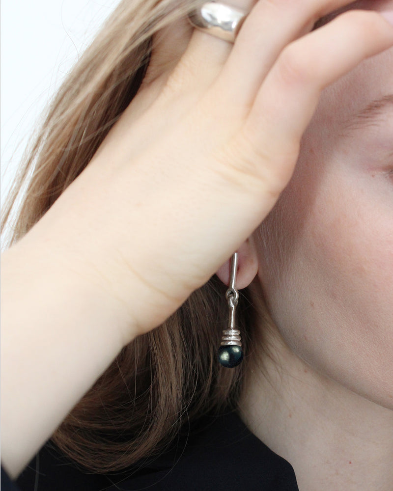 Alma Earrings in Hematite